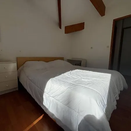 Maison Mitoyenne En Duplex Avec Jardin Proche דירה *