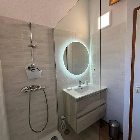 Maison Mitoyenne En Duplex Avec Jardin Proche